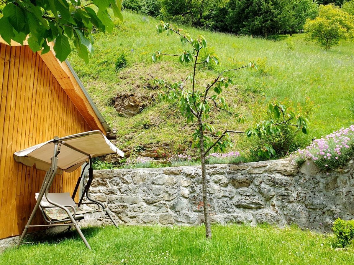 Apartment And Garden House Among The Mountains Podbrdo 外观 照片