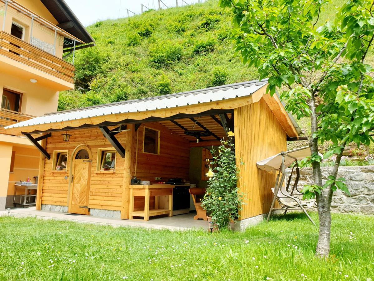 Apartment And Garden House Among The Mountains Podbrdo 外观 照片